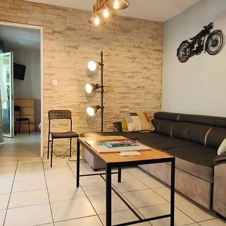Apartment Cozy T2 With Garden In Saint-raphael *